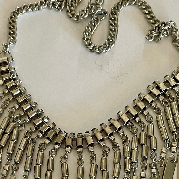 Beautiful NWOT Silver Metal Bib Statement Necklace - Picture 4 of 11